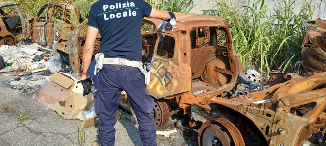 Campo rom via Bondafini: Polizia Locale al lavoro per rimozione veicoli